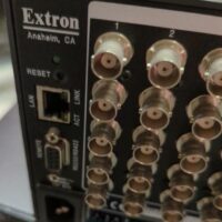 Multiswitcher de marque Extron modèle ISM824. Localisation : 10 rue du Ballon - 93160 Noisy-le-Grand – Image 3