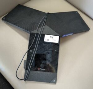 Araignée de marque Polycom modèle Real Presence trio 8800. 27 unités. Vendu à l'unité avec faculté de réunion. Localisation : 10 rue du Ballon - 93160 Noisy-le-Grand