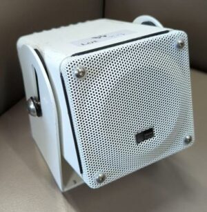 Enceinte de marque Meyer Sound modèle MM-4XP, blanc ou noir. 8 unités. Vendu à l'unité avec faculté de réunion. Localisation : 10 rue du Ballon - 93160 Noisy-le-Grand