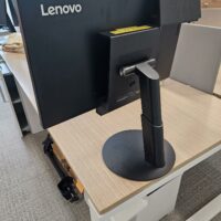 Ecran d'ordianateur de marque Lenovo ThinkCenter Tiny-in-One 24'' Monitor 1920*1080,ou P24Q.
47 unité avec pieds.
15 unites sans pieds – Image 3
