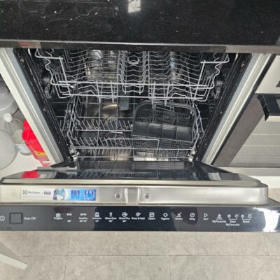 Lave vaisselle encastré marque Electrolux 12 couverts.
