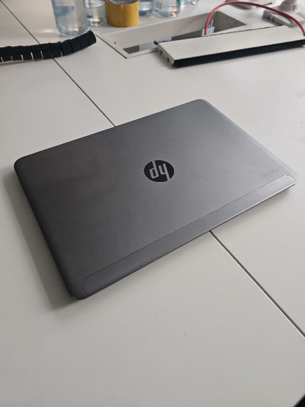 Ordinateur portable de marque HP modèle folio 10-40 processeur Intel inside core i7.