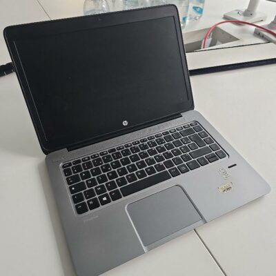Ordinateur portable de marque HP modèle folio 10-40 processeur Intel inside core i7.