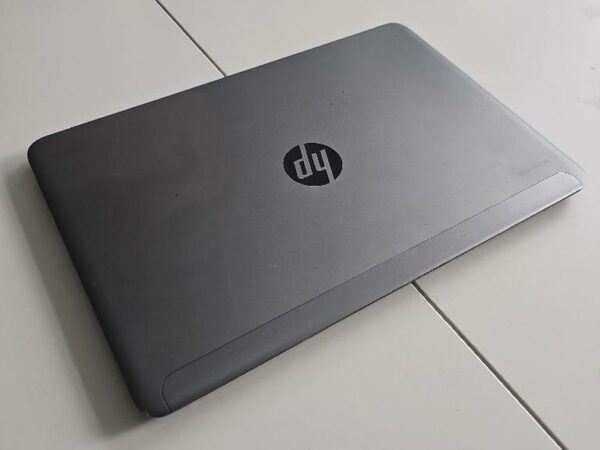 Ordinateur portable de marque HP modèle folio 10-40 processeur Intel inside core i7. Localisation : 10 rue du Ballon - 93160 Noisy-le-Grand