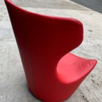 Fauteuil pivotant design Naoto Fukasawa modèle Grande Papilio édition B&B italia  recouvert de polyuréthane rouge. 100 x 80 x 87 cm. 2 unités. Vendu à l'unité avec faculté de réunion. Localisation : 10 rue du Ballon. 93160 Noisy le Grand – Image 2