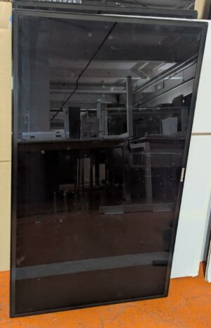Moniteur 40 pouces de marque Samsung modèle LH40MEPLGC ou LH40DCEPLGC. Sans pied ni attache murale. 25 unités. Vendu à l'unité avec faculté de réunion. Localisation : 5 avenue Kleber - 75116 Paris