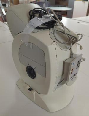 Appareil de contrôle de vision ou visio test de marque Essilor modèle Vision tester 5500P. Localisation : 5 avenue Kleber - 75116 Paris