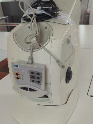 Appareil de contrôle de vision ou visio test de marque Essilor modèle Vision tester 5500P. Localisation : 5 avenue Kleber – 75116 Paris