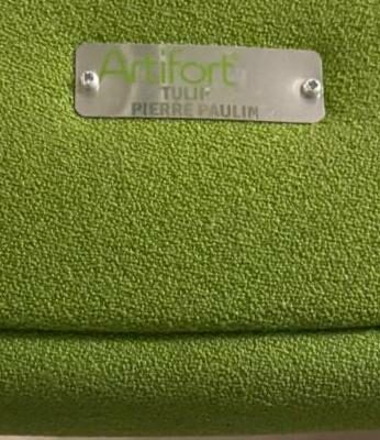 Fauteuil design Pierre Paulin modèle Tulipe F163 tournant édition Artifor recouvert de tissus en laine vert foncé. Usures. 7 unités vendues avec faculté de réunion.