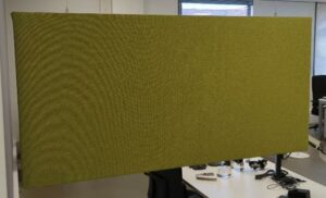 Panneau acoustique suspendu recouvert de tissu chiné, divers coloris. Dimension panneau : 60 x 120 x 5 cm. 10 unités. Vendu à l'unité avec faculté de réunion. (1er bat A : 5 / RDC bat A : 5)