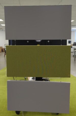 3 panneaux acoustiques suspendus par filins. 60 x 120 x 5 cm chaque. (1er bat A)