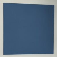 Panneau acoustique suspendu de forme carrée, divers coloris. 120 x 120 x 5 cm. 17 unités. Vendu à l'unité avec faculté de réunion. (1er bat A : 9 / RDC bat A : 8) – Image 4
