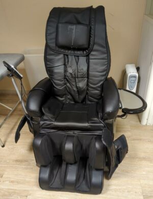 Fauteuil de massage de marque ECO-DE modèle 762i. (dossier abîmé, fonctionnel). (SS bat A salle Zen)