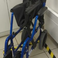 Fauteuil roulant d'évacuation de marque Vermeiren modèle Bobby. (SS bat A infirmerie) – Image 4