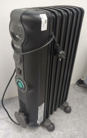 Radiateur bain d'huile sur roulettes de marque Delonghi modèle IP20, 1500 watts. (RDC bat A réserve)