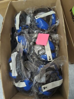 Lot de casques anti bruit, environ 20 unités. On y joint 6 boîtes de 10 lunettes de protection. (RDC bat A salle réserve)