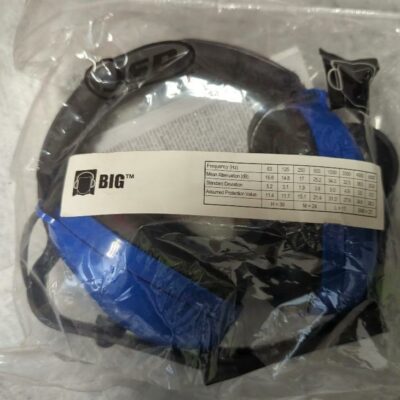 Lot de casques anti bruit, environ 20 unités. On y joint 6 boîtes de 10 lunettes de protection. (RDC bat A salle réserve)