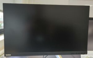 Ecran 24 pouces de marque Lenovo modèle ThinkVision P24q-10 ou T2454p. 6 unités. Vendu à l'unité avec faculté de réunion. (1er bat A : 5 / bat B : 1)