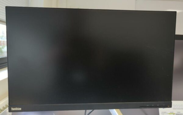 Ecran 24 pouces de marque Lenovo modèle ThinkVision P24q-10 ou T2454p. 6 unités. Vendu à l'unité avec faculté de réunion. (1er bat A : 5 / bat B : 1)