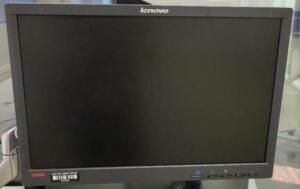 Ecran 19 pouces de marque Lenovo modèle ThinkVision L1951ow. 12 unités. Vendu à l'unité avec faculté de réunion. (1er bat A : 9 / bat B : 3)