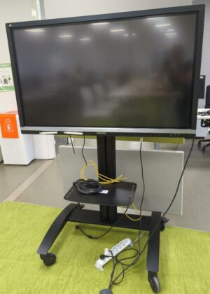 Ecran tactile 55 pouces de marque View Sonic modèle IFP5550, avec support à roulettes. (1er bat A)