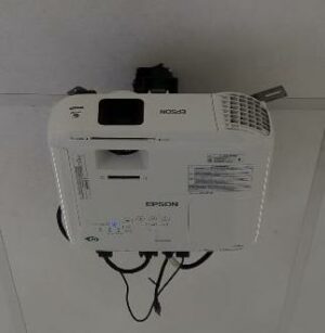 Vidéo projecteur de marque Epson modèle EB-2247U. (RDC bat A salle Kyong Ju)
