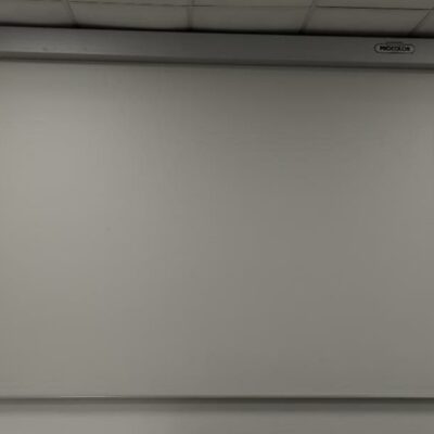 Ecran de projection électrique, divers modèles, dont Procolor, Oray. 4 unités. Vendu à l’unité avec faculté de réunion. (RDC bat A réserve, RDC salle Visio , RDC Etaples)