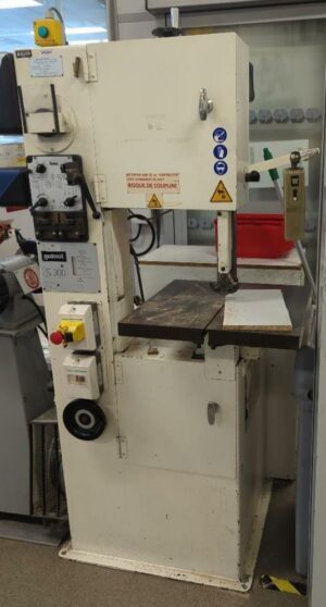 Scie à ruban de marque Guinot modèle S300. (bat B)
