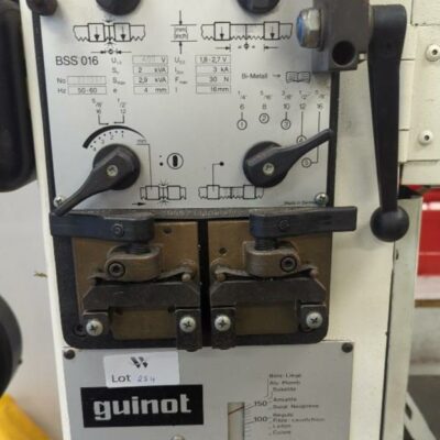Scie à ruban de marque Guinot modèle S300. (bat B)