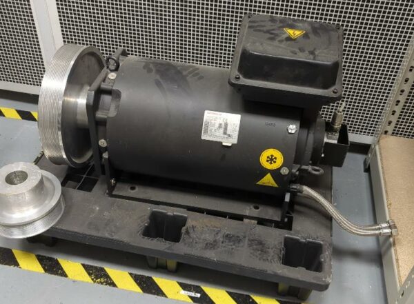 Moteur électrique Oswald (voir détails sur photos). (bat B)