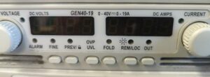 Alimentation stabilisée rackable de marque TDK modèle 40-19. (bat B)