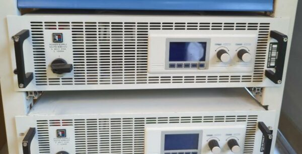 Alimentation stabilisée rackable de marque EA psi modèle 8080-510. 4 unités. Vendu à l'unité avec faculté de réunion. (bat B)