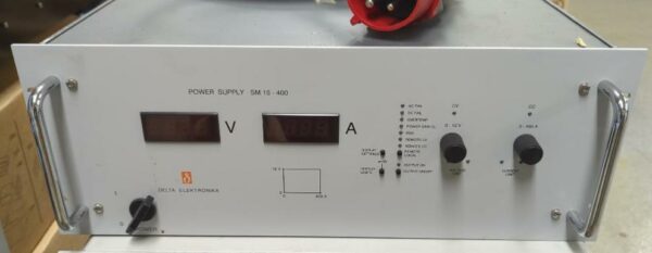Alimentation stabilisée rackable de marque Delta modèle SM15-400. (bat B)