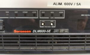 Alimentation stabilisée rackable de marque Sorensen modèle DLM600-5E. (bat B)