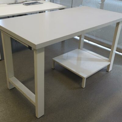 Paillasse simple. 85 x 150 x 75 cm. 3 unités. Vendu à l’unité avec faculté de réunion. (bat B)