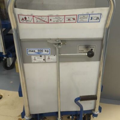 Table élévatrice, charge 500 kg. 2 unités. Vendu à l’unité avec faculté de réunion. (cellule 17 bat B)