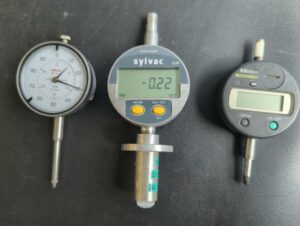 3 comparateurs mécaniques. (bat B)