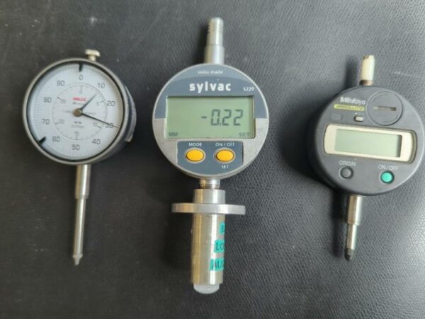 3 comparateurs mécaniques. (bat B)