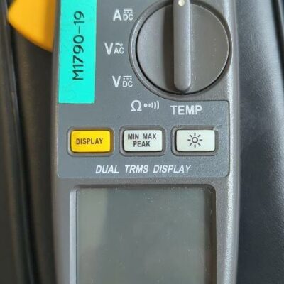 3 pinces de courant dont 600v 1000A (x2) et 1000v 1400 A (x1). (Bat B)