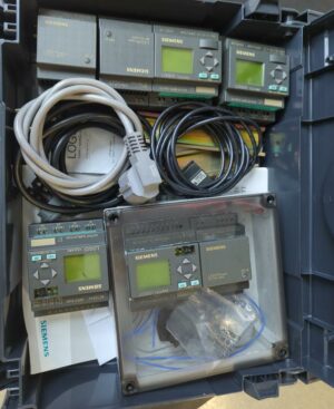 Mallette avec systèmes de micro automation de marque Siemens modèle Logo, voir détails sur photos. (bat B)