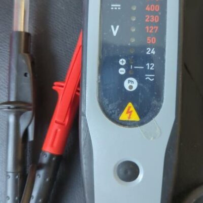 2 testeurs de tension avec 3 thermocouple. (bat B)
