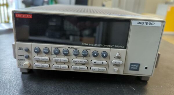 Sourcemètre de marque Keithley modèle 6220. (bat B)