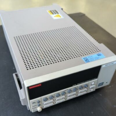 Sourcemètre de marque Keithley modèle 6220. (bat B)