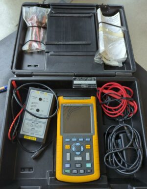 Oscilloscope de marque Fluke modèle 123 Scopemeter. (bat B)