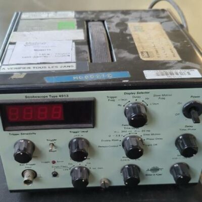 Stroboscope type 4913 avec accessoires. (bat B)