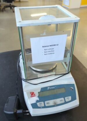 Balance de marque Pioneer modèle PA213, précision 0,001 g, capacité 210 g. (bat B)