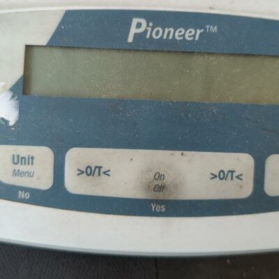 Balance de marque Pioneer modèle PA213, précision 0,001 g, capacité 210 g. (bat B)