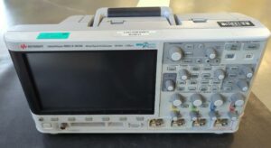 Oscilloscope de marque Keisight modèle InfiniVision MSO-X 3014A. (bat B)