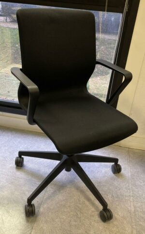 Fauteuil de bureau Viasit, de couleur noire. 100 x 60 x 50 cm.
7 unités.